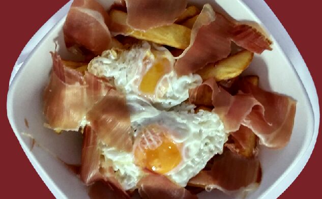 Huevos rotos con jamón